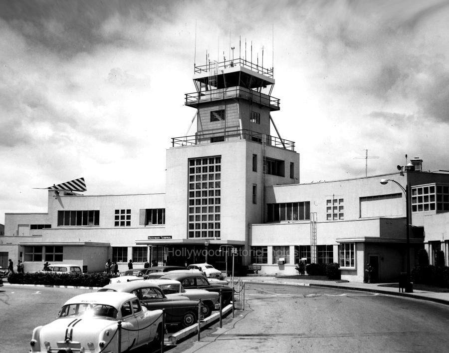 Burbank Union Air Terminal 1951 Owned by Lockheed wm.jpg